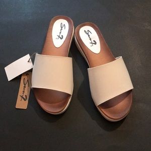 Seven Pearl Slides White SZ 7 New